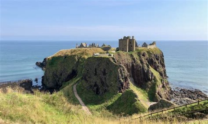 Can you visit dunnottar castle?