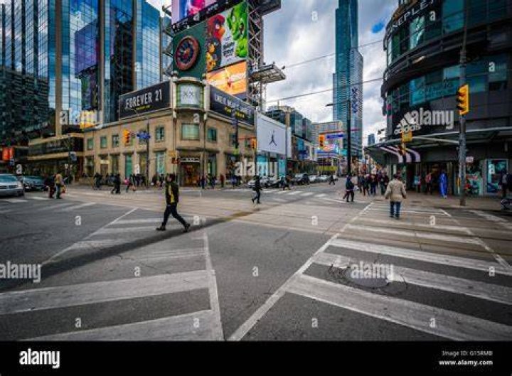 How many dundas streets in ontario?