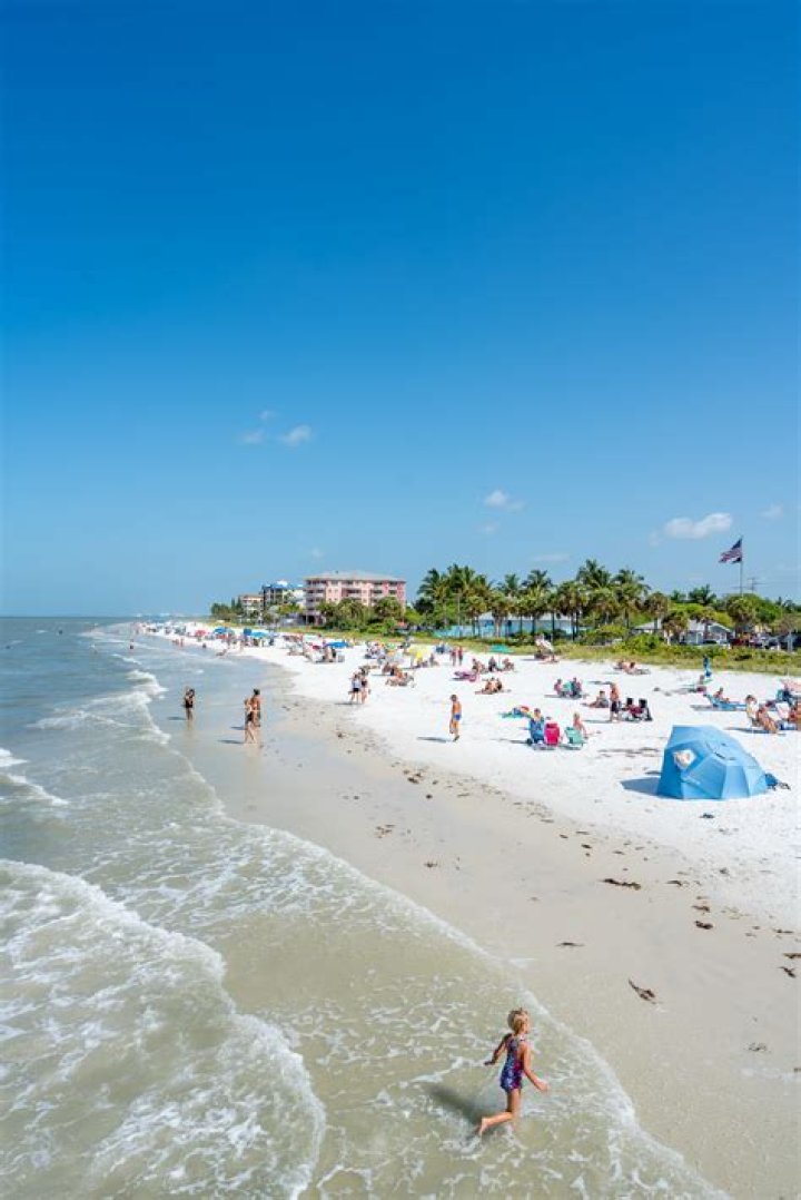 Is fort myers on the beach?