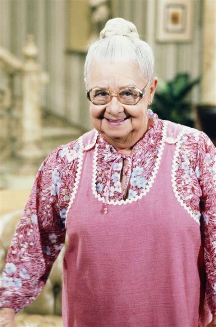 Is nedra volz still alive?