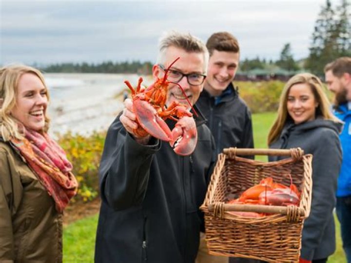 When is lobster season in nova scotia?