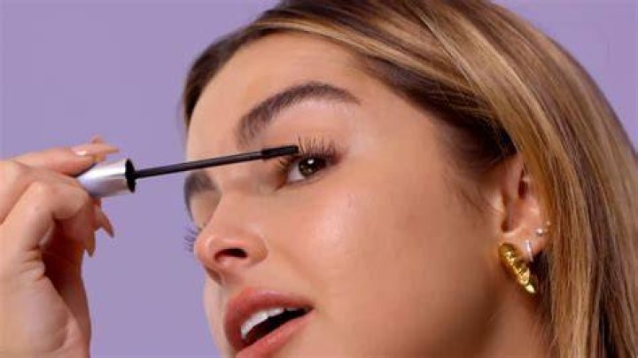 Which mascara does addison rae use?