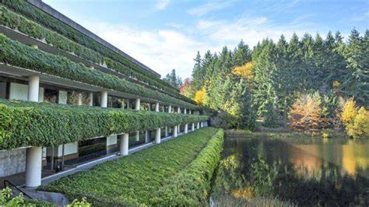 Who bought weyerhaeuser headquarters?