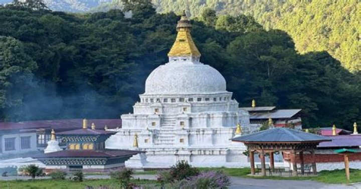 Who discovered chorten kora?