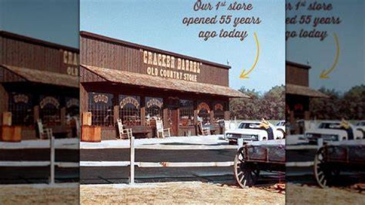 Who opened cracker barrel?