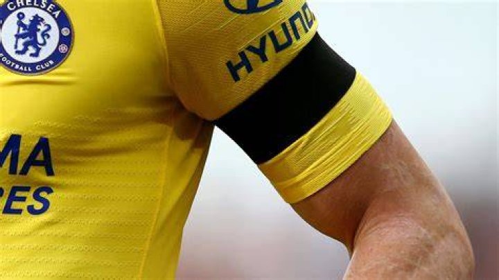 Why are chelsea wearing black armbands today?