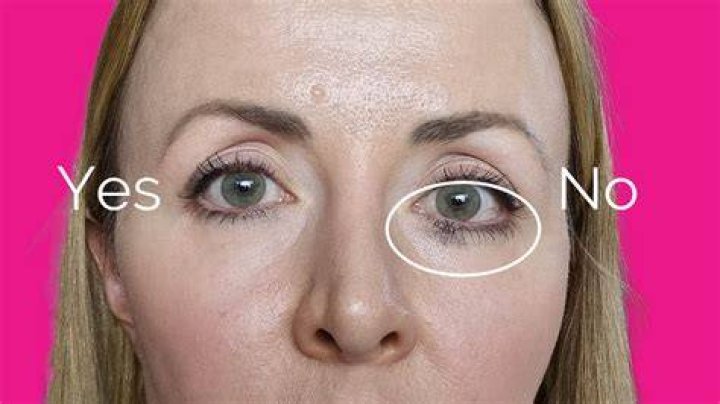Why mascara smudges under eyes?